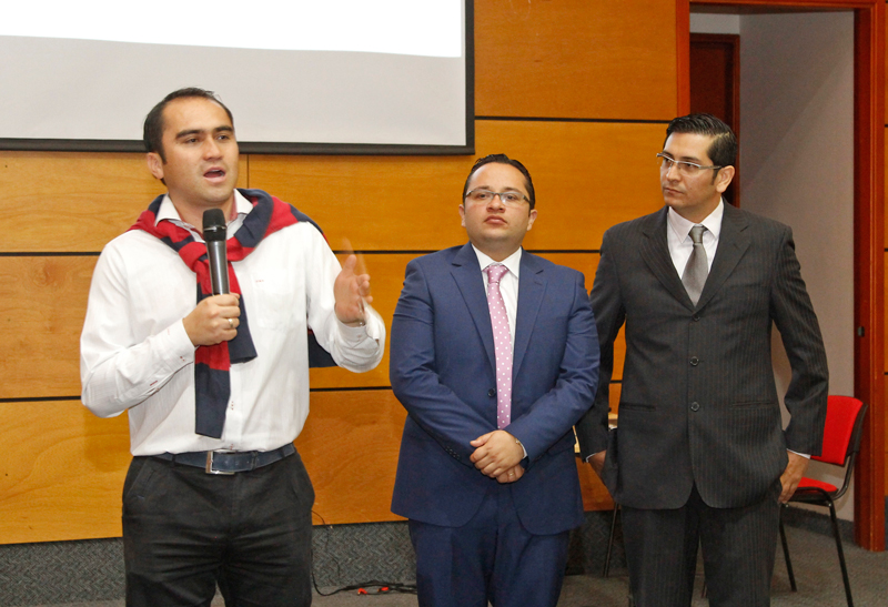 De izq a der Julián Galvis, director ejecutivo de la Cámara de Comercio de Tunja, Fernando Vargas, director de planeacion y de estudios económicos de la Cámara de Comercio; y Carlos Avella, Director C-Star. Foto | Hisrael Garzonroa