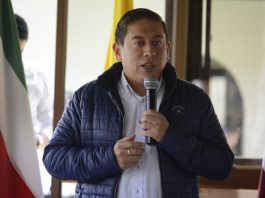 Boyacenses divididos frente a viaje del Gobernador a Europa