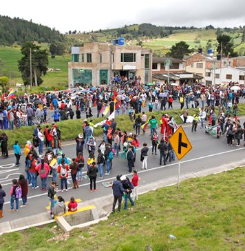 «Aquí se está luchando la educación del pueblo»