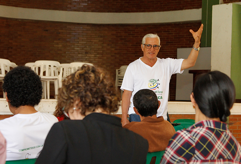 Ramón Galvis, apicultor del norte de Boyacá, ganador del premio Colciencias. Foto / Hisrael Garzonroa – EL DIARIO