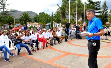 Ministro de Hacienda encantado y relajado en Boyacá