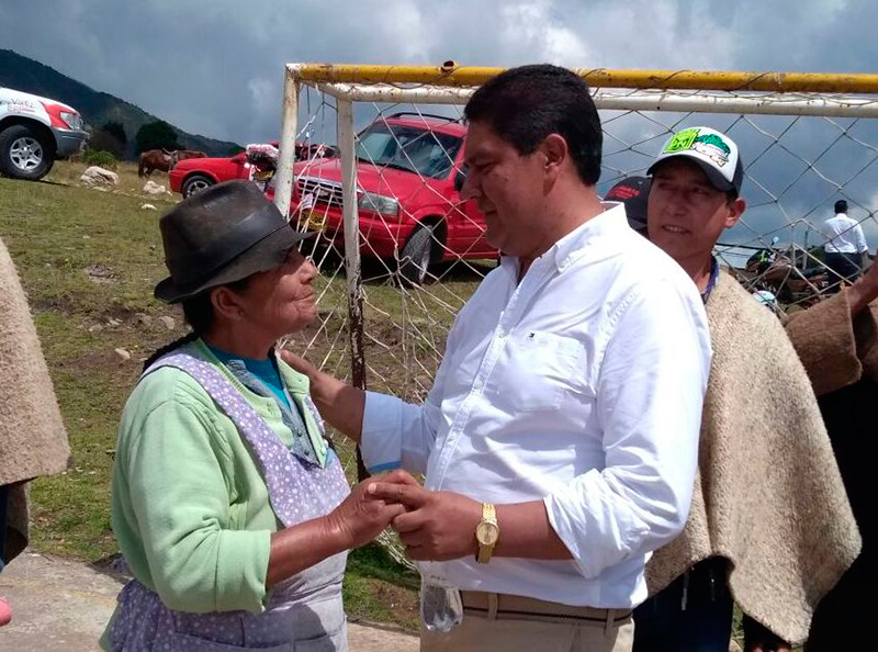 El Contacto con la mujer campesina, su paisana y amiga.