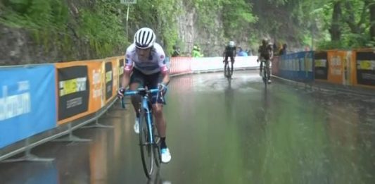 Richard Carapaz venció en la octava etapa del Giro de Italia