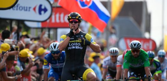 Dylan Groenewegen le impide celebrar su tercer triunfo en el Tour a Fernando Gaviria
