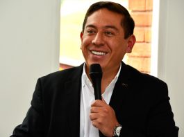 Amaya entre los tres gobernadores líderes en lucha contra la pobreza