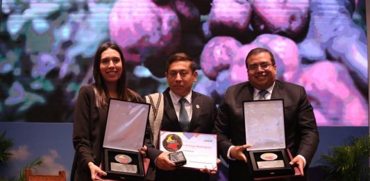 Carlos Amaya mejor gobernador en superación de la pobreza