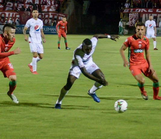 Patriotas entrega boletas a cambio de envases plásticos