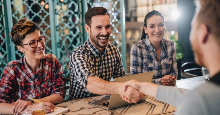 Cifra de jóvenes trabajadores del sector público creció 38,5 %