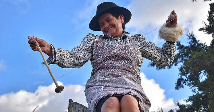 campesina-hilandera