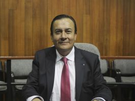 Diputado William Mesa con un pie fuera de la Asamblea