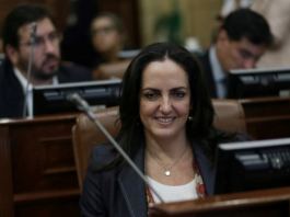 María Fernanda Cabal propone legalizar el porte de armas en Colombia