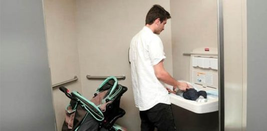 Aprueban proyecto para que establecimientos tengan cambiadores de pañales en baños de hombres