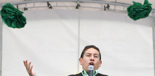 Se le acaban las horas a Carlos Amaya para decidir: ¿o Bogotá o Boyacá?