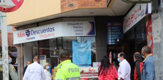 “Fuera, fuera, fuera el uribismo”, le gritaron a Óscar Iván Zuluaga en Paipa