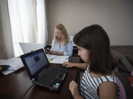 Expertas recomiendan desconexión de las pantallas durante las vacaciones