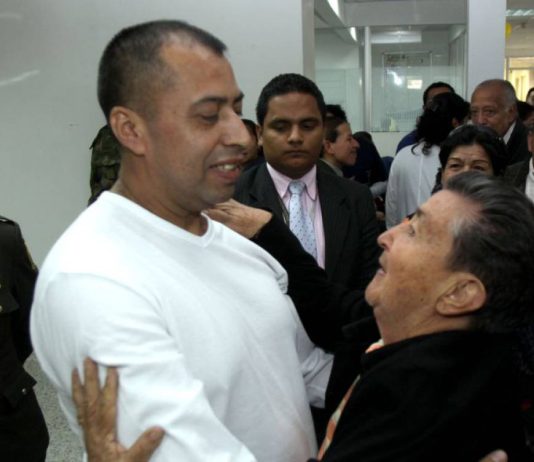 Dos exsecuestrados de las Farc en las listas al Congreso del Centro Democrático