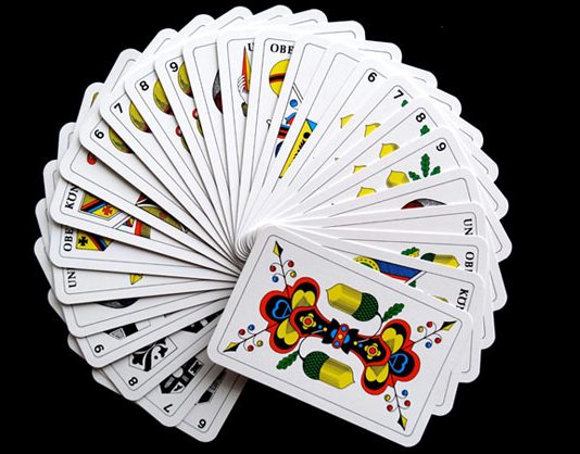 ¿Cómo jugar al Chinchón con cartas españolas?