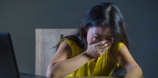 Cuatro señales con las que puede detectar si su hijo está sufriendo de ciberacoso