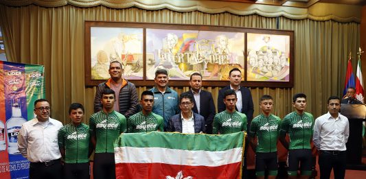 6 ciclistas juveniles por la gloria en Europa