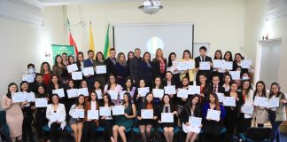 Funcionarios graduados en Lengua de Señas Colombiana