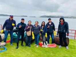 Familia de Aquitania hace artesanías con desechos de la Laguna de Tota