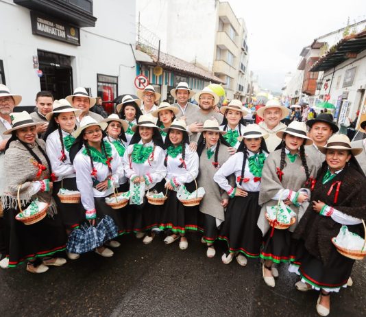 Tunja vibró con el color, la diversidad y fantasía del gran desfile inaugural del FIC