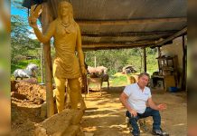 Escultor Mario Ramírez, “Guerrero de Coromoro, con alas”