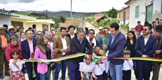 Gustavo Bolívar entregó 540 metros de vía en Toca