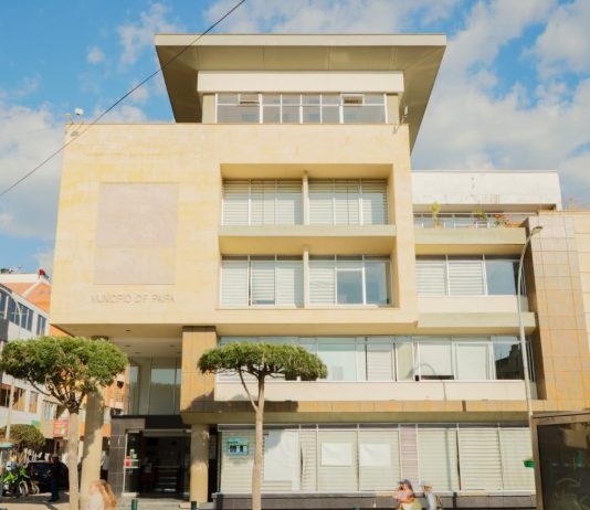 Usuaria de la Alcaldía de Paipa amenazó con lanzarse desde el quinto piso