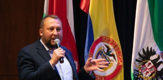 Regresó Krasnov prematuramente de vacaciones y nadie sabe por qué