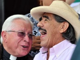 Hoy le dicen adiós al sacerdote que le puso los santos oleos a Víctor Carranza