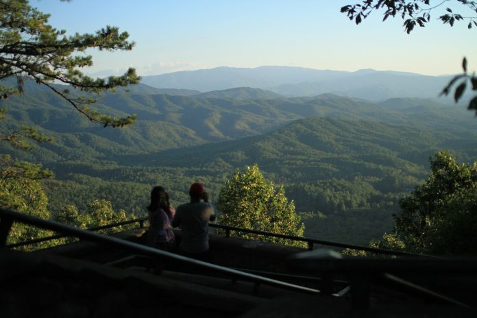 isaiah-vanderford-svM9IcTFDhI-unsplash