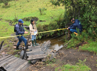 CAR verifica riesgos ambientales durante operativo de inspección en el río Suárez