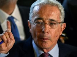Tribunal niega suspender detención domiciliaria del expresidente Álvaro Uribe Vélez