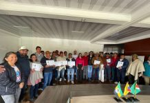 Firmatón de convenios para la construcción de placa huellas en Samacá