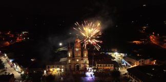 Ventaquemada también encendió su iluminación navideña