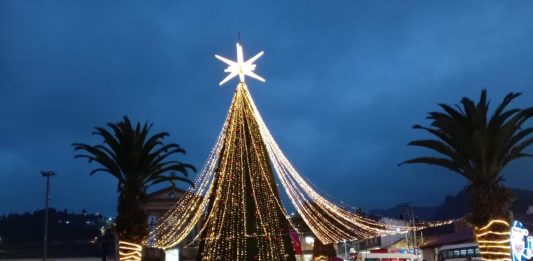 Samacá enciende la Navidad con 120 mil luces tipo LED y el Papá Noel más alto de Boyacá