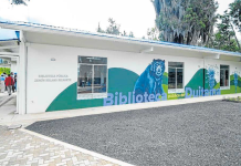 La biblioteca pública de Duitama Zenón Solano Ricaurte recibe su nombre del primer educador que tuvo el municipio