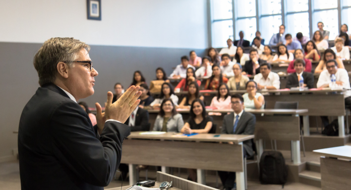 docente universidad salon clase